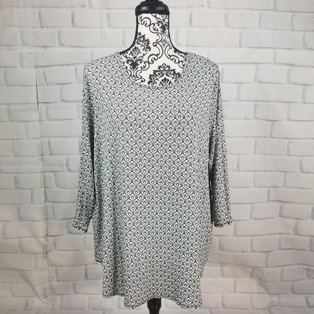 Premise sz 2x long sleeve geo print top stretch